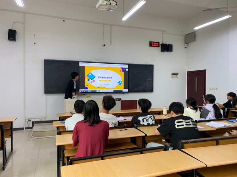 24电子商务1班.jpg