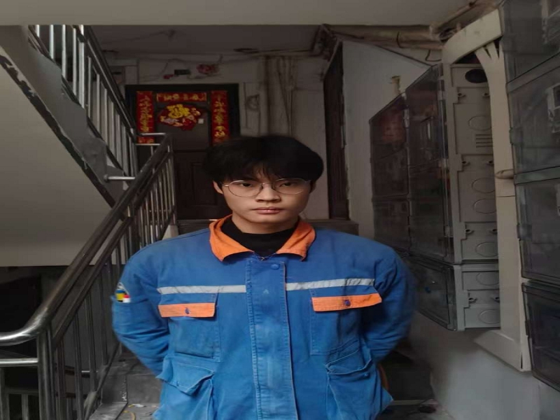 向宏宇.jpg